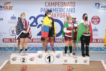 Tricampeona. Dajomes barrió con las medallas en los 76 kilogramos: oro en arranque (115 kilos), envión (135 kg) y total (250 kg).