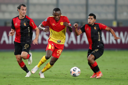 Aucas generó en Perú, pero su delantera no tuvo la puntería necesaria