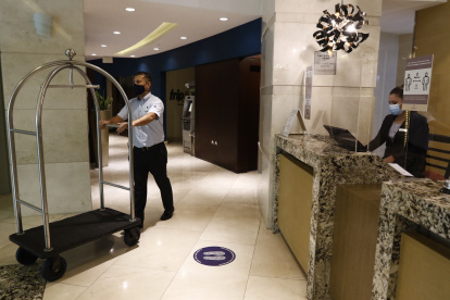 HOTEL SHERATON CON POCA DEMANDA DE HUESPEDES Y SUS INSTALACIONES EN SU MAYOR PARTE CERRADAS O VACIAS/JIMMY NEGRETE/GUAYAQUIL-ECUADOR