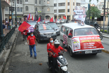La marcha motorizada en Guayaquil avanzó hasta la Caja del Seguro.