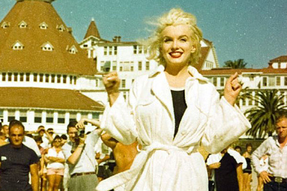 Marilyn Monroe captada durante en un receso de la película.