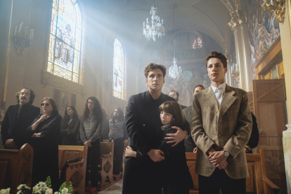 El trabajo de Gabriel consitió en arreglar imperfecciones y modificar elementos de las fotos originales de la serie.