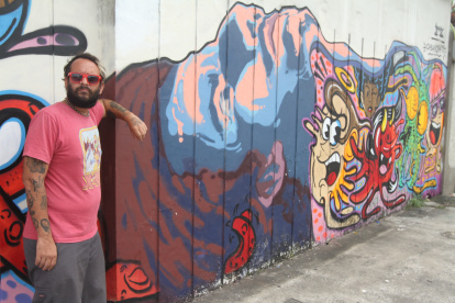 EN TIEMPO DE PANDEMIA PINTAR MURALES A ESO SE DEDICAN LOS ARTISTAS DE LA CALLE 29 DE ABRIL  DEL 2021 GUAYAQUIL-ECUADOR