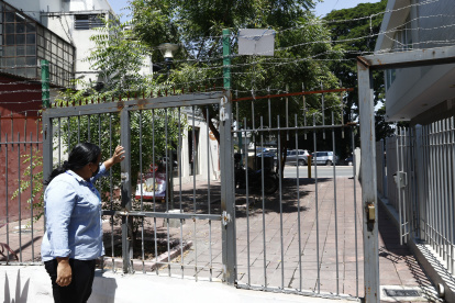 HABITANTES DE LA CIUDADELA KENEDY NUEVA SE QUEJAN POR LOS CONTINUOS ROBOS A DOMICILIO Y ACCESORIOS DE VEHICULOS EN EL SECTOR /JIMMY NEGRETE/GUAYAQUIL-ECUADOR
