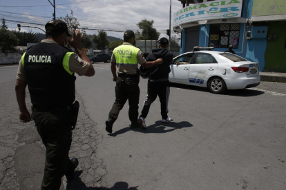 Referencial. En los operativos registrados durante la segunda semana del toque de queda no se registraron actos de ataque y resistencia.