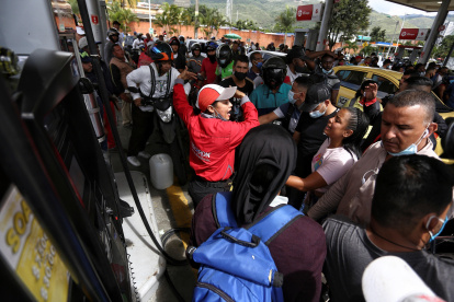 Las protestas continúan hoy en varios departamento de Colombia. Foto: Carlos Ortega / EFE