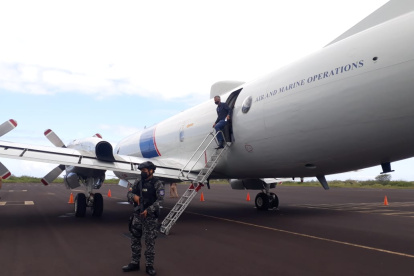 el avión estadounidense Orion P3 aterrizó en la isla San Cristóbal, en Galápagos.