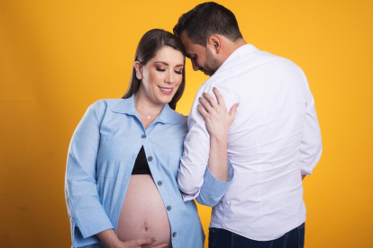 Cynthia con su pareja, Fernando Valdivieso.