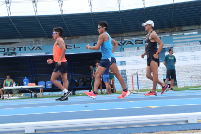 Práctica. Ayer, en la mañana, las delegaciones entrenaron en la pista del modelo. A las 17:00 iban a reconocer la ruta de la prueba.