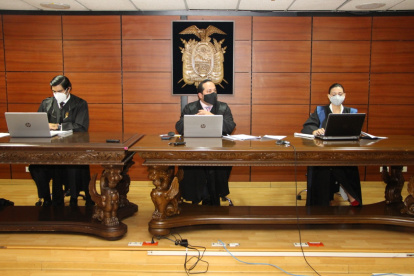 Tribunal. Los miembros del tribunal suspendieron la diligencia y se reinstalará el jueves a las 12:30.