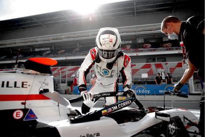 Juan Manuel Correa lució los colores de la bandera de Ecuador en su vehículo en el inicio del campeonato de Fórmula 3.