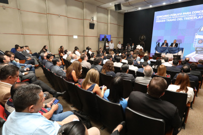 Proyecto. En mayo de 2019, Moreno presentó a empresarios el proyecto de inversión del Tren playero, que no prosperó.