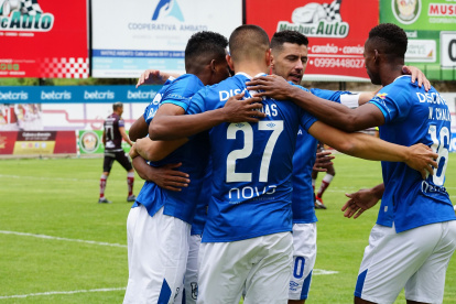 Universidad Católica se quedó con la victoria en Echaleche con una goleada.
