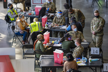 Nueva York. Cien millones de estadounidenses mayores de 16 años están ya completamente vacunados contra la covid-19, informó el equipo de respuesta contra la pandemia del Gobierno del presidente Joe Biden.