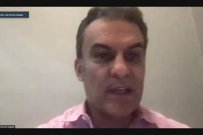 Ponente. José Serrano defendió el artículo cuestionado pero lo retiró "para que no quede la menor duda".