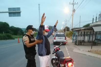 Los controles policiales no han cesado durante este régimen especial, que busca bajar la cifra de contagios de Covid-19.