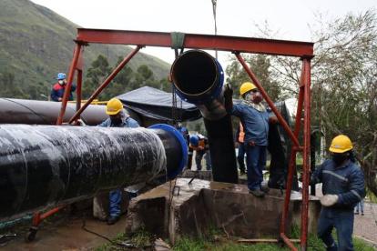 La avería dejó a más de una decena de barrios de la parroquia Tumbaco sin servicio de agua potable.