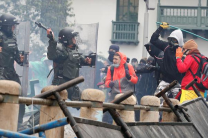 Las duras protestas con represión policial desangran a Colombia.