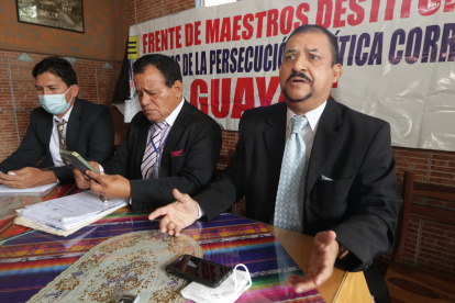 Charles Palacios Bastidas (d), Jorge Itúrburu y Darwin Vilche maestros destituidos durante el correísmo.
