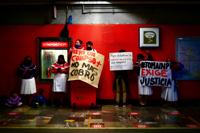 La comunidad otomí exige justicia por muertos en accidente de metro en México.