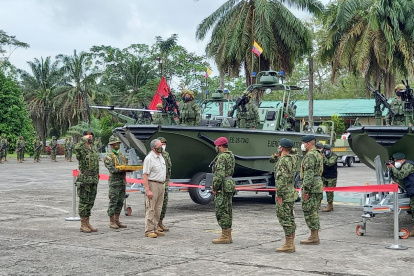 Entrega de las lanchas para posterior custodio del Río Napo.