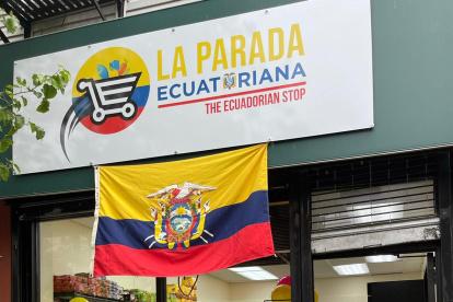 Lilibeth en la inauguración de su tienda "La Parada Ecuatoriana" en New Jersy.