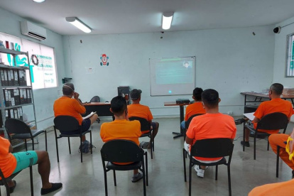 Hace ocho años, Ecuador eligió el color naranja para vestir a los privados de la libertad, además de evitar confusiones con vestuarios de tipo camuflaje.