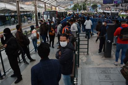 El servicio de transporte municipal anunció más unidades para suplir la alta demanda frente a la paralización de los buses.