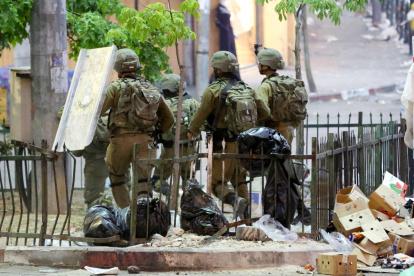 Los enfrentamientos entre palestinos y la Policía israelí en la Explanada de las Mezquitas volvieron esta noche a Jerusalén.