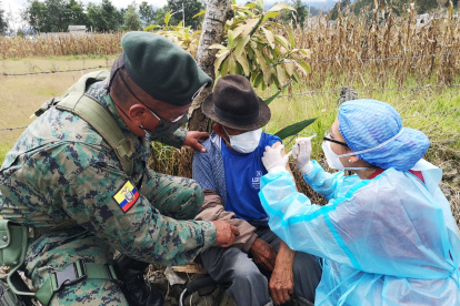 Las personas de grupos vulnerables son parte de la Fase I de vacunación en el país.