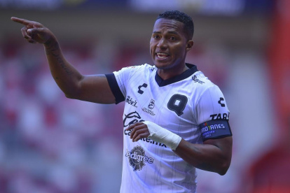 Antonio Valencia con la camiseta del Querétaro su último equipo.