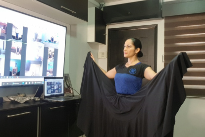 Scarlett Pazmiño llega a los niños del programa "Semilleros" con danza folclórica.