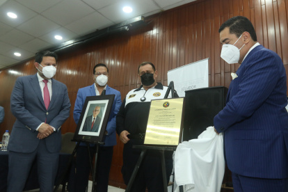 DEVELAMIENTO DE PLACA EN EL AUDITORIO DE LA CTE, GABRIEL MARTINEZ MERCHAN...FD: MIGUEL CANALES....13-05-2021