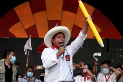 Castillo aventaja a Fujimori en el ballotage