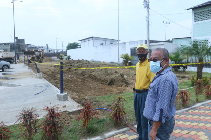 Áreas verdes. Este es el espacio, ubicado en las manzanas 20 y 21 de Sauces 1, que se está interviniendo. Allí habrá árboles, camineras y mobiliario que facilite el descanso.