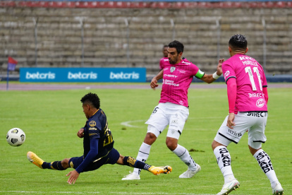 Olmedo jugó un gran primer tiempo y rompió los circuitos de Independiente del Valle. Sin embargo, el desgaste le pasó factura en la etapa de complemento.