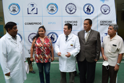 Encuentro. Médicos, catedráticos y sociedad civil, en el exhorto.