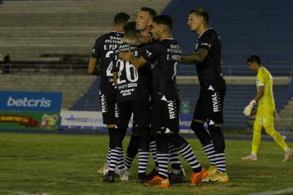 Damián Díaz convirtió el penal para Barcelona ante 9 de Octubre.