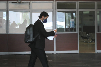 Defensa. Pablo Encalada, uno de los abogados del caso Las Torres, llega a la audiencia de vinculación en la Corte Nacional.