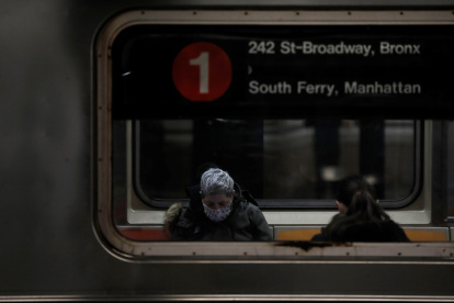 El metro de la ciudad de Nueva York, el más bullicioso de Estados Unidos, retomó este lunes su servicio de 24 horas.
