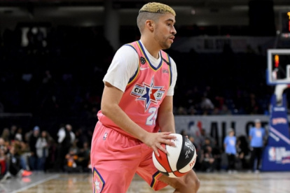 Bad Bunny ama el baloncesto. Formó parte en 2019 y 2020 del Juego de Celebridades en el Juego de Estrellas de la NBA.