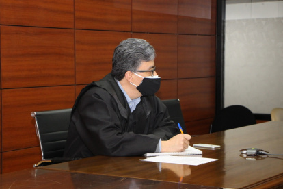 Audiencia. El juez nacional Marco Rodríguez durante la audiencia en la que dispuso la libertad de Rafael Tamayo.