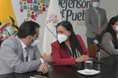 Anuncio. Zaida Rovira en una rueda de prensa anunciando que en la Defensoría el trabajo no se detiene.