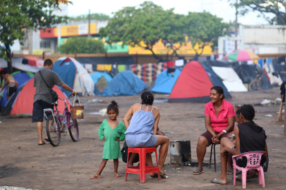Refugiados venezolanos en la plaza Simón Bolívar en la ciudad de Boa Vista, capital del estado de Roraima (Brasil).
