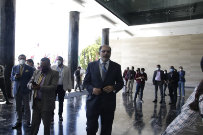 Socialcristiano. Henry Kronfle, que perdió el sábado la Presidencia de la Asamblea, recuperó el protagonismo hoy.