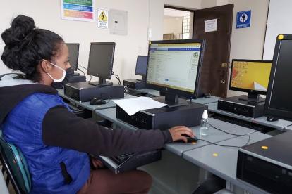 ara participar, los aspirantes deberán ingresar a la plataforma examenadmision.senescyt.gob.ec con el usuario y contraseña de su cuenta.
