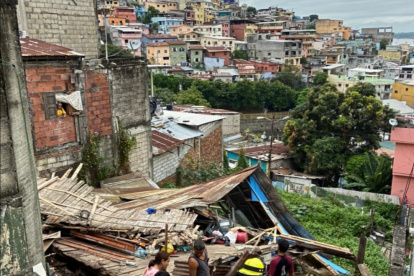 Este miércoles 19 de mayo se desplomó una casa en el cerro del Carmen.