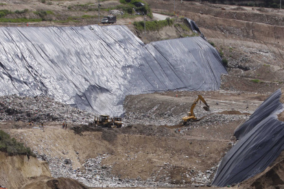 Se registraron denuncias sobre el estado de la geomembrana en el Cubeto 10, cuya entrega se realizó en marzo.