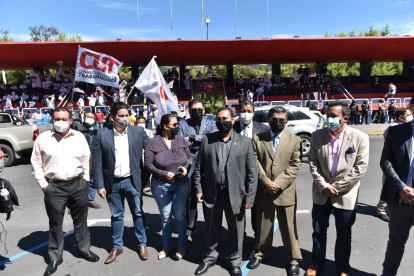 Acción. En el norte de Quito hubo un plantón organizado por trabajadores y transportistas
