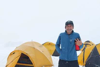 El ambateño de 65 años está en Nepal desde el 29 de marzo pasado.